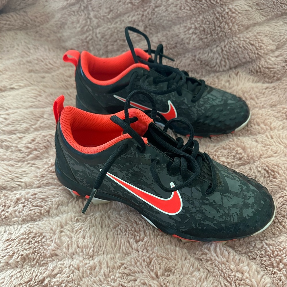 ❤️⚾️Nike Black & Red Baseball Cleats ❤️⚾️